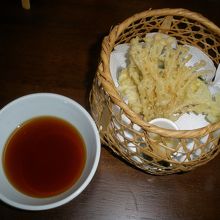 「みさと」夕食　・揚げたてのキノコと野菜の天ぷら