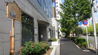 隅田川の川岸を守っていました