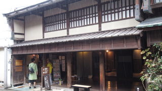 住宅の主屋を利用しています