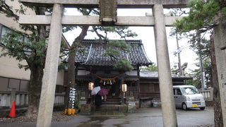 参拝者が絶えません