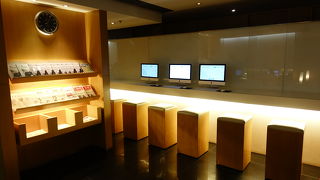 到着時に食事とシャワーを利用できる