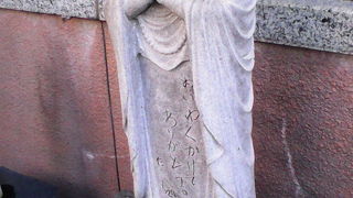 プロボクサー・たこ八郎氏のお地蔵様があります