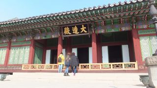 王と王妃の寝殿です