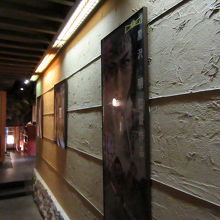 ２階に上がったところには、映画のポスター