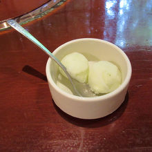 デザートはゆずのシャーベットでした