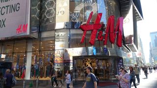 H&M (4タイムズスクエア店)【H&M（4 Times Square)】（ニューヨーク）