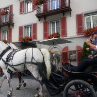 白馬の馬車に乗って