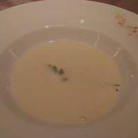 蕪のスープ。その場で注いでくれます。