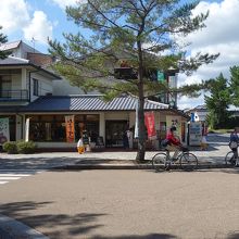 右が直ぐに法隆寺