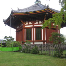 西側からの興福寺南円堂