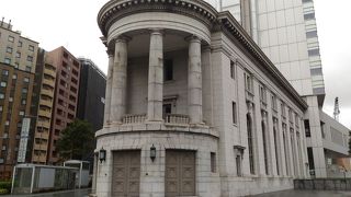 カフェあり、アート工房あり