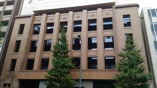 がっしりした感じのビルでした