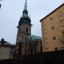 大きく高い塔が目印です