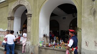 中央広場から真南にのびます