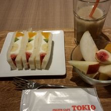 フルーツサンドセット1000円