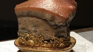 ツヤツヤ美味しそうな肉形石