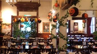 建物はともかく味は…