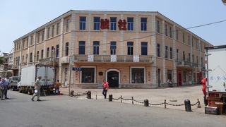 歴史的建造物だが傷みが激しい