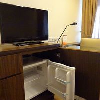 冷蔵庫の後ろがガラステーブル