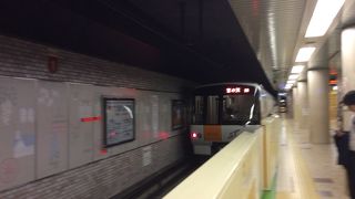 市内を東西に走る。