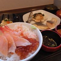 朝食。海鮮丼おいしい♪