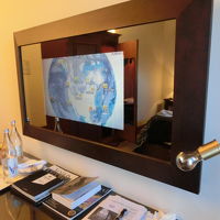 壁の鏡がテレビに変身！