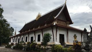 静かな場所に佇む寺院