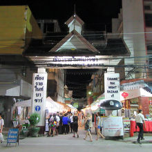 玄関扱いの入口に到着です