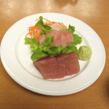 刺身には鮪と鯛を選択