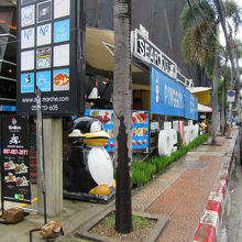 さて、昨今のニマンヘミン通りです