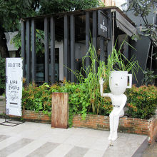 こんな、こんな像やオブジェがあります