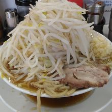 今回はラーメン、野菜増し、ニンニク♡