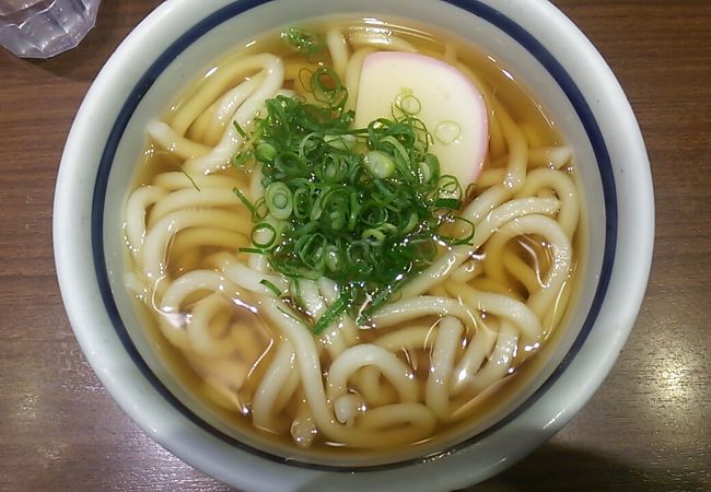 京都駅西口コンコース内にある立ち食いそば・うどん店