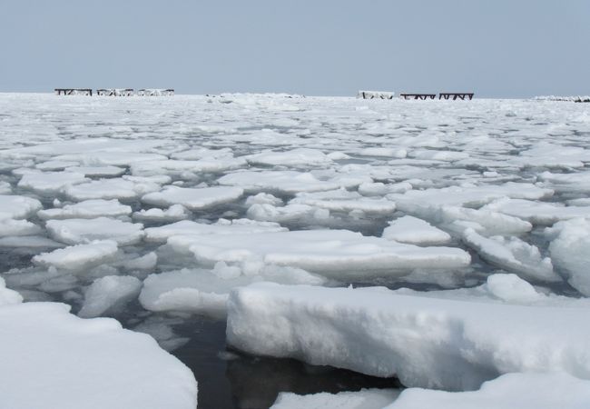 冬は流氷が埋めつくす海水浴場（笑）