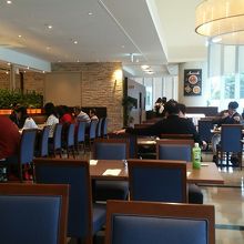 明るい感じのダイニングです