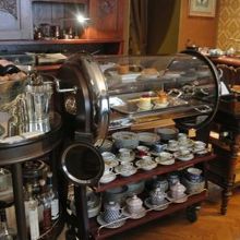 ケーキのショーケースも、思わず見とれてしまう