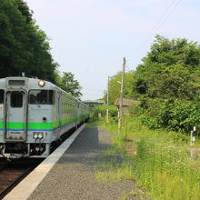 西女満別駅に到着したＪＲの列車