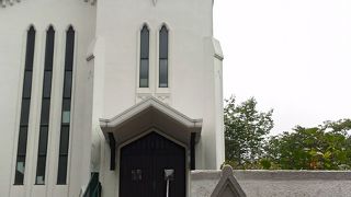 都会の中にこじんまりと立っていました