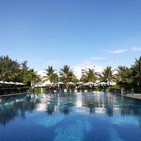 プールが美しいです