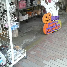 かっぱ橋でもハロウィン向けのディスプレイなどが並んでいました