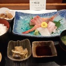 お造り定食、￥1,800.です。ご飯が多くて残してしまいまし