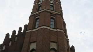 迫力を感じる建築物です