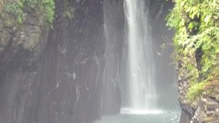 ボートで近くまで行けます