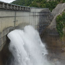 間近で見られる展望台から
