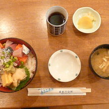 ぶつ切り刺身賄い丼