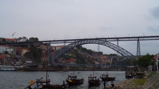 素晴らしい建築!　ポルトを訪れたら絶対に渡って、眺めるべし!