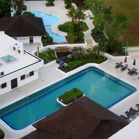 翌朝、客室から見たプールや広場、施設も大充実です