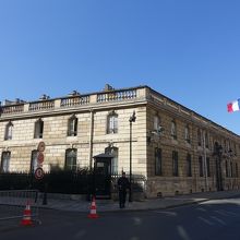 ちらほら警備の人がいます。