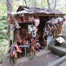 人は少ないけど土産物屋が1軒