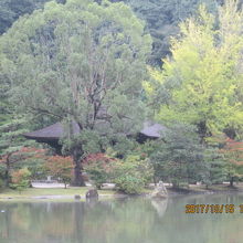 毛越寺と同じ造りです。